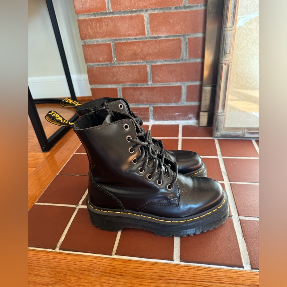Dr. martens Jadon Boot Smooth Leather Platform, unisex size 6 women